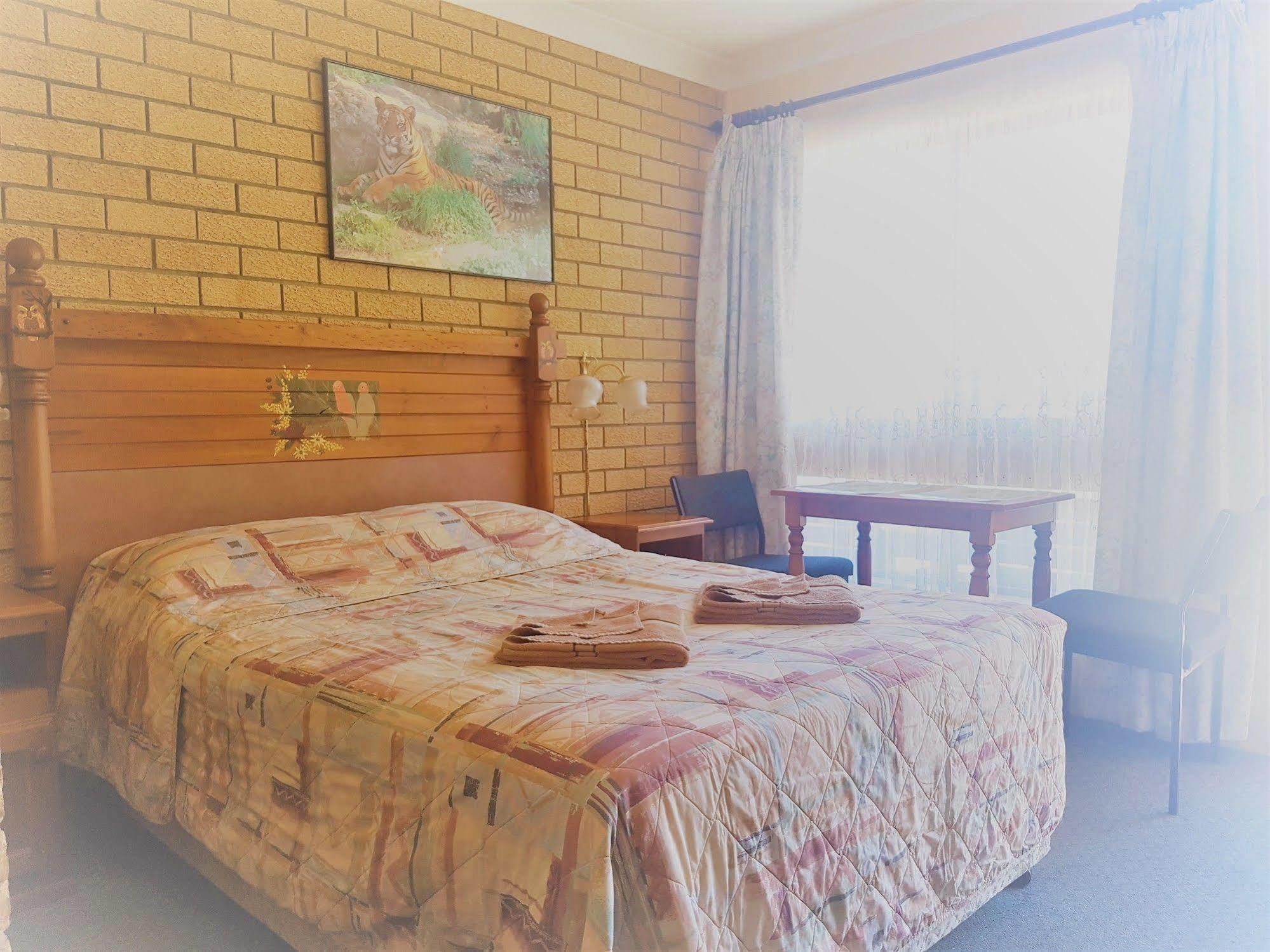 Lake Front Motel Entrance ภายนอก รูปภาพ